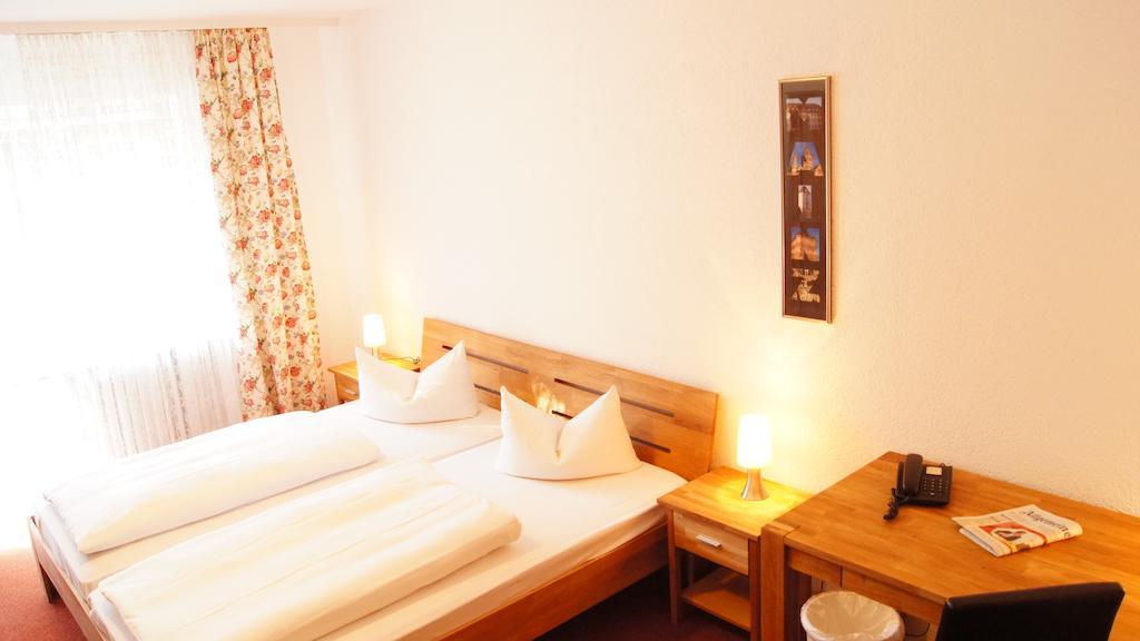 Hotel Garni Am Hechenberg Mainz Exterior photo