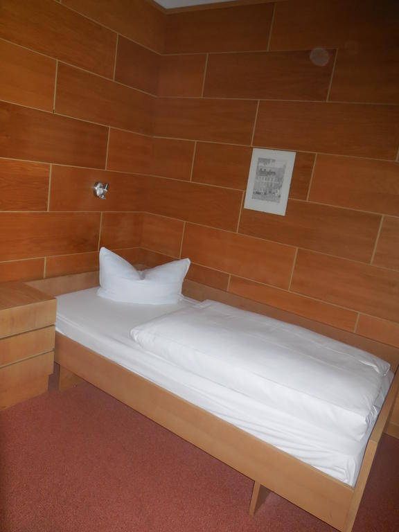 Hotel Garni Am Hechenberg Mainz Room photo